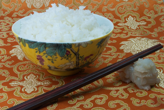 米 一碗米 筷子