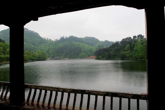 贵阳市 波光粼粼的黔灵湖