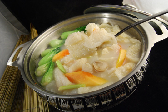 锅仔木瓜浸鱼膘