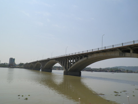 跨江大桥