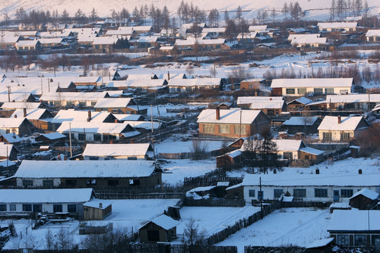 白雪皑皑的山村