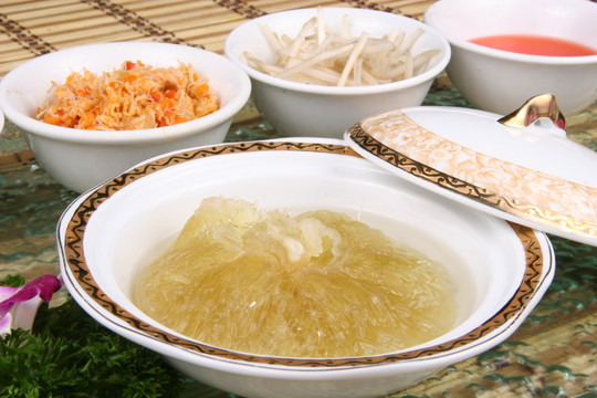 蟹粉鱼翅盅