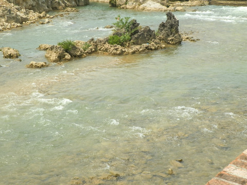 小河 浅滩