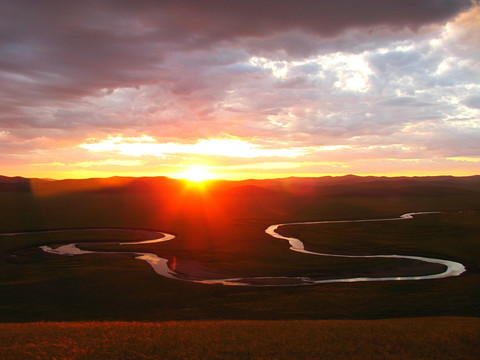 夕阳下的莫日根河