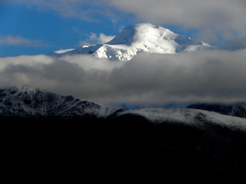 念青唐古拉山主峰