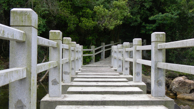 小溪流水 栏杆