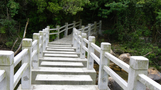 小溪流水 栏杆