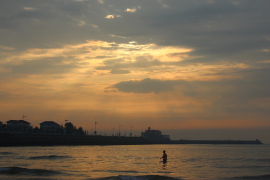 海上日出