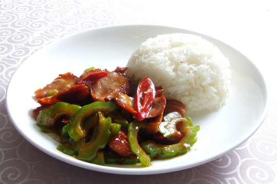 凉瓜牛肉饭