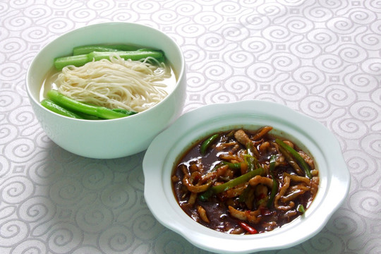 榨菜肉丝面