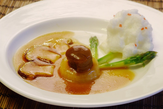 松茸炖瑶柱