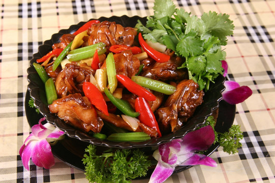 尖椒烧土鸡
