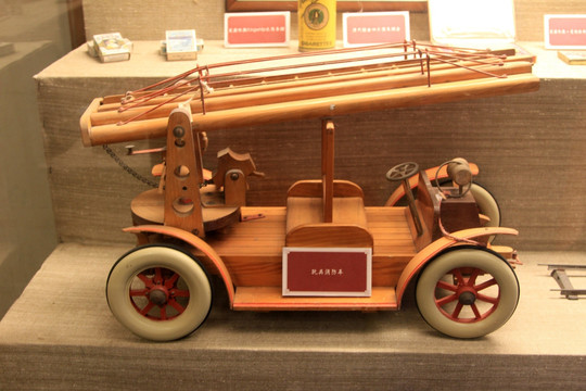 清代玩具车