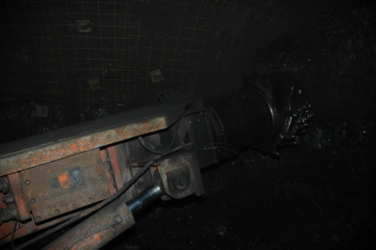 煤矿综掘机