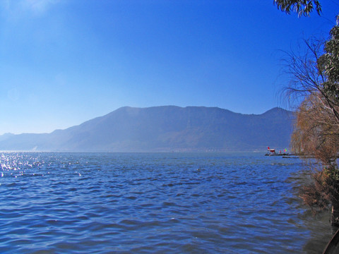 西山滇池风光