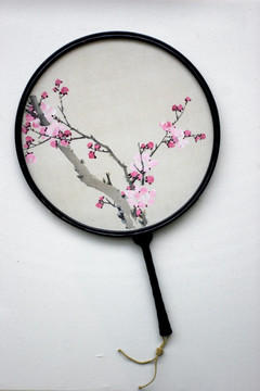 黑漆柄绢绘梅花团扇