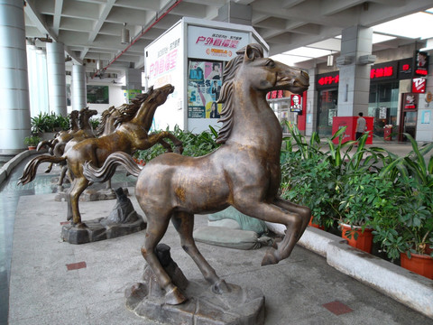 铜马雕像