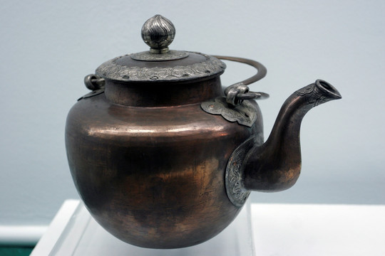 铜茶壶