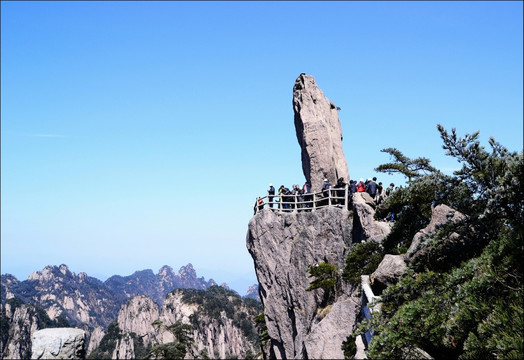 黄山飞来石