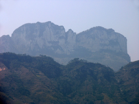 长江西陵峡 毛公山