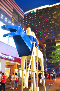 上海大宁国际广场现代雕塑