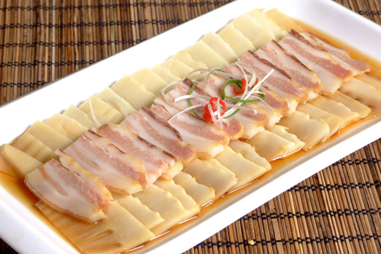 香咸肉蒸嫩笋