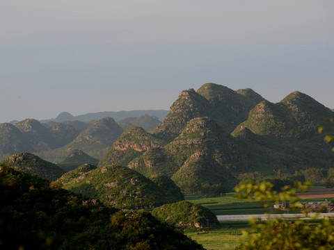 山峦叠翠