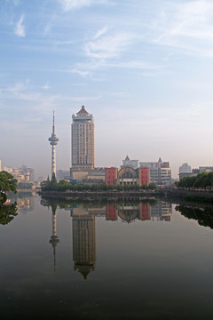 濠河清晨