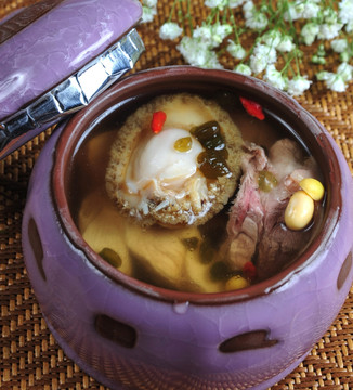 葛鲜米黄豆炖鲜鲍