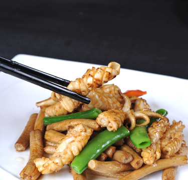 茶树菇炒鲜鱿