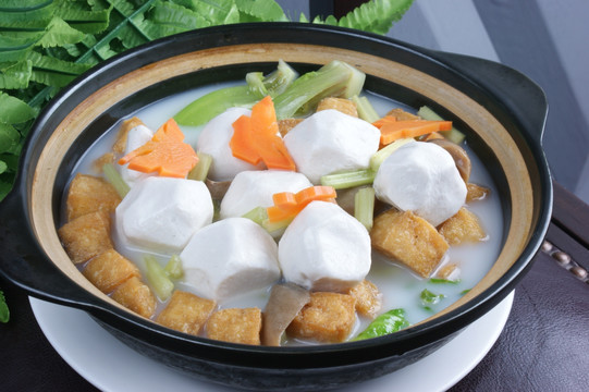 鱼丸豆腐煲