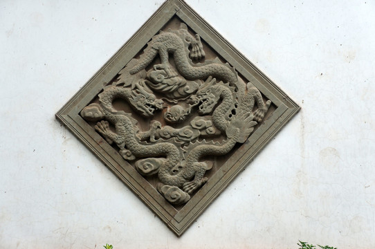 龙纹石雕