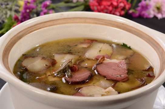干腌菜炖腊肉