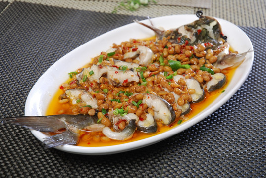 腊八豆蒸鮰鱼