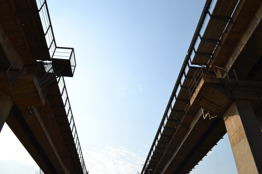 新石铁路涵桥
