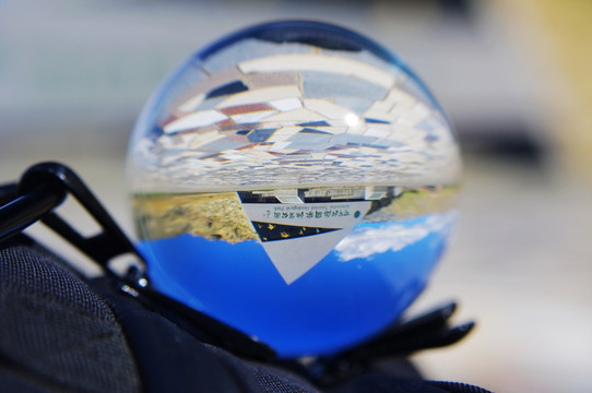 水晶球里的可可托海雕塑