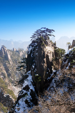 黄山山峰雪景