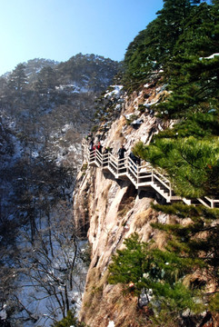 黄山崖壁栈道