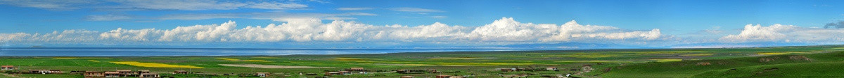 青海湖的云彩全景图