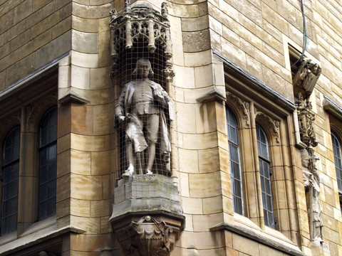 剑桥大学的石雕