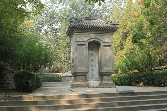 李卓吾墓