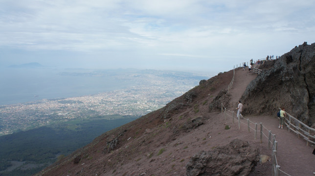 维苏威火山山顶步行