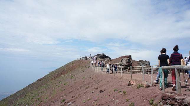 维苏威火山山顶