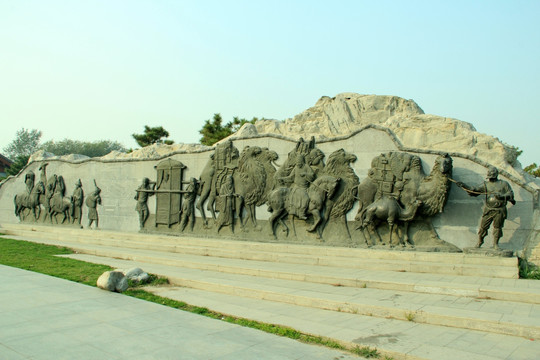 晓月湖公园  壁雕画  骆驼群
