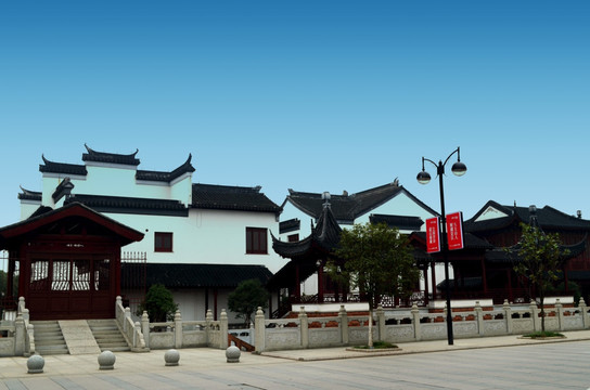 八大山人梅湖园景