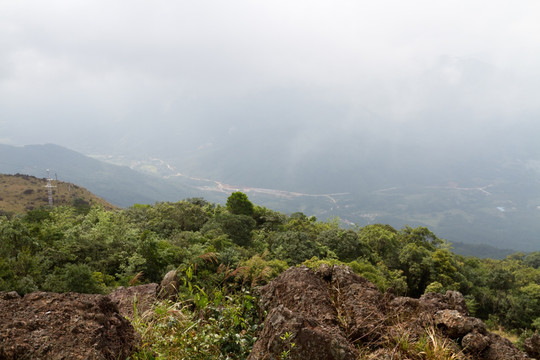 防城港南山风景区 俯瞰山下公路