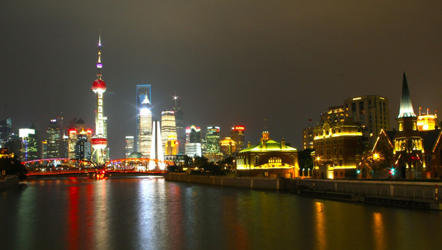 上海外白渡桥东方明珠塔夜景