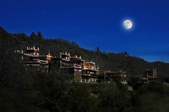 丹巴甲居藏寨星夜月夜