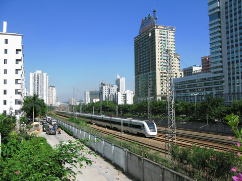 广深线和谐号列车抵达广州东站