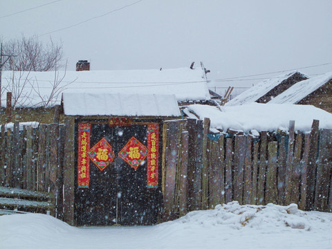 东北林区人家雪景